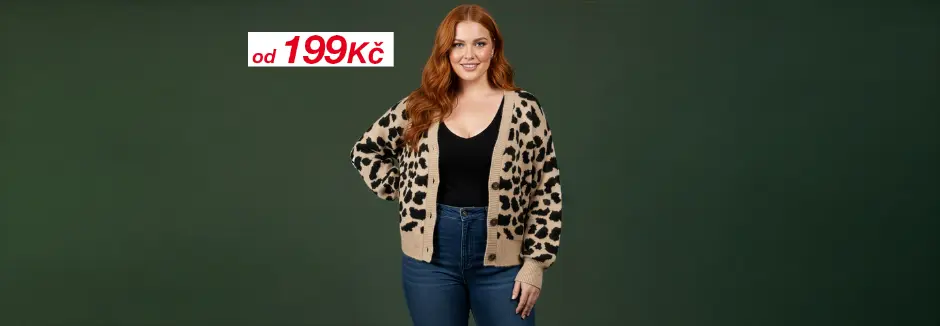 Osoba ma na sobie beżowy kardigan w czarne cętki, połączony z czarnym topem i niebieskimi dżinsami na zielonym tle