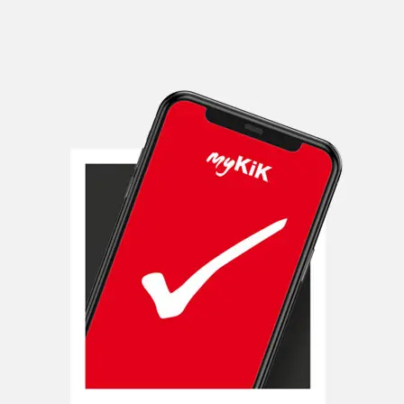 Chytrý telefon s červenou zamykací obrazovkou a červeným nápisem „myKiK“.