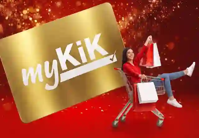 Zákaznická karta myKiK se ženou při nakupování