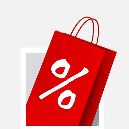 Detailní záběr na hnědou kartonovou krabici s výrazným červeným symbolem procenta na přední straně. Detailní záběr na hnědou kartonovou krabici s výrazným červeným symbolem procenta na přední straně.