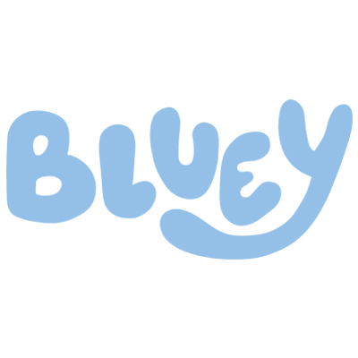 Světle modrý text „BLUEY“ v hravém, zaobleném písmu na bílém pozadí.